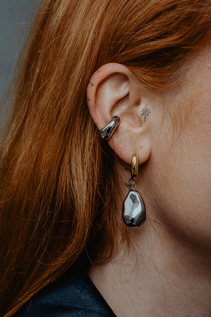 DROP EARRINGS